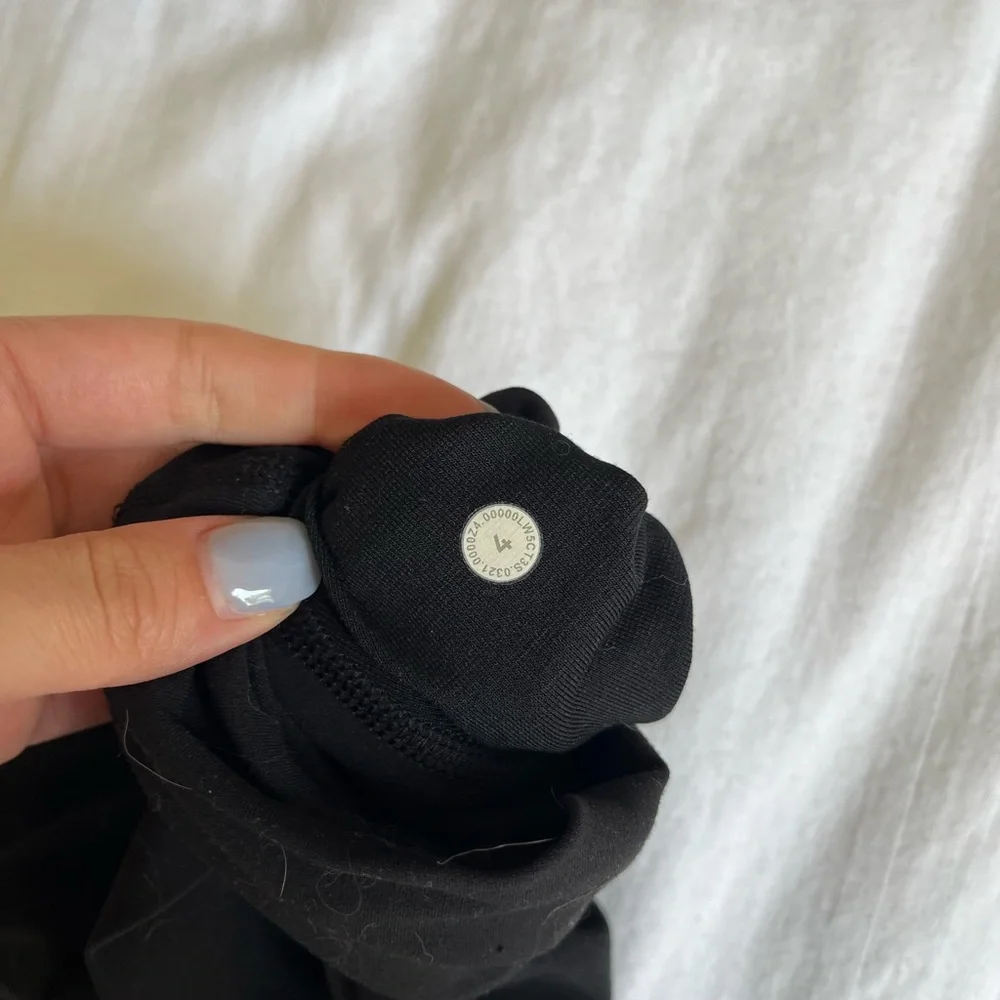 Lululemon Align High Rise 25” Size 4 Black - Picture 3 of 3